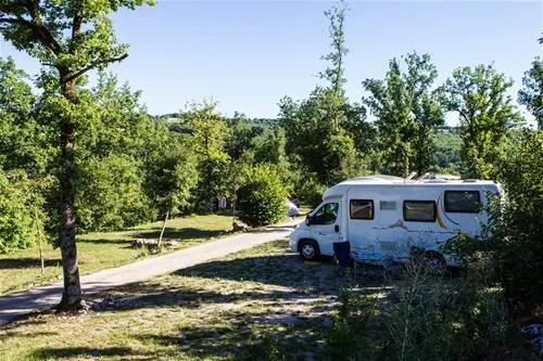 flower-camping-domaine-de-la-faurie-seniergues-heeu7