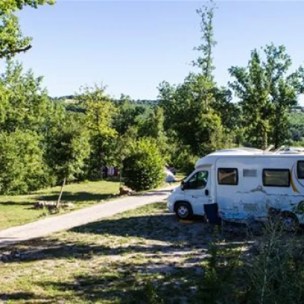 flower-camping-domaine-de-la-faurie-seniergues-heeu7