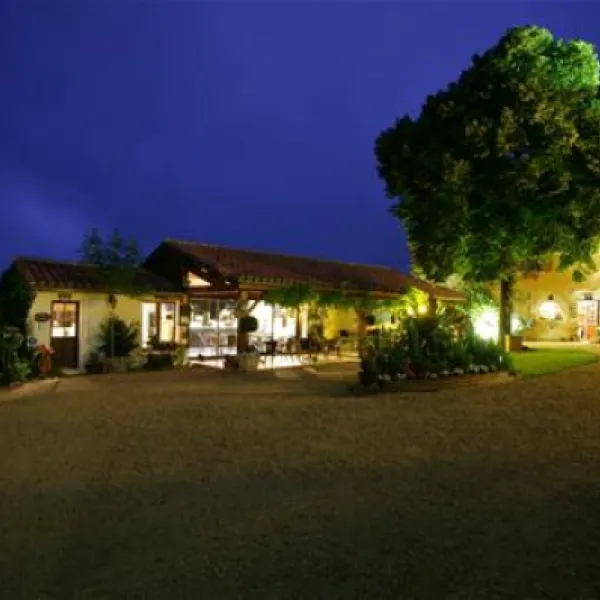 flower-camping-domaine-de-la-faurie-seniergues-m5l7n