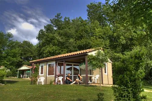 flower-camping-domaine-de-la-faurie-seniergues-ptjoo