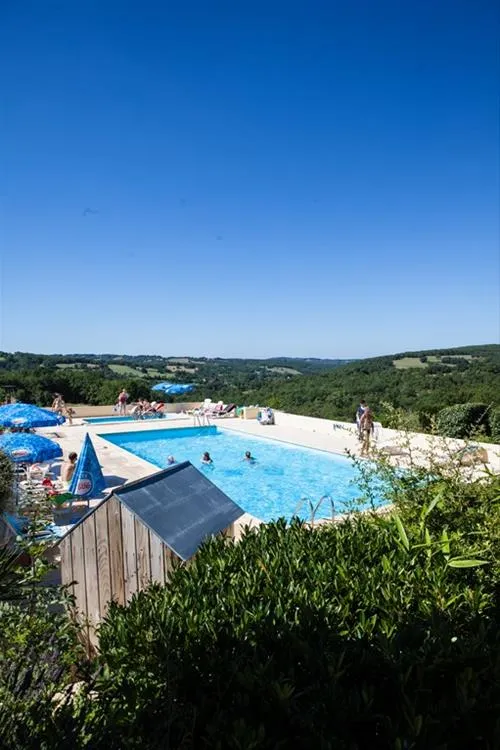 flower-camping-domaine-de-la-faurie-seniergues-tpmk8