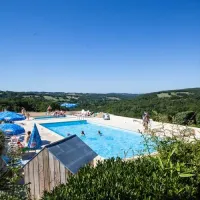 flower-camping-domaine-de-la-faurie-seniergues-tpmk8