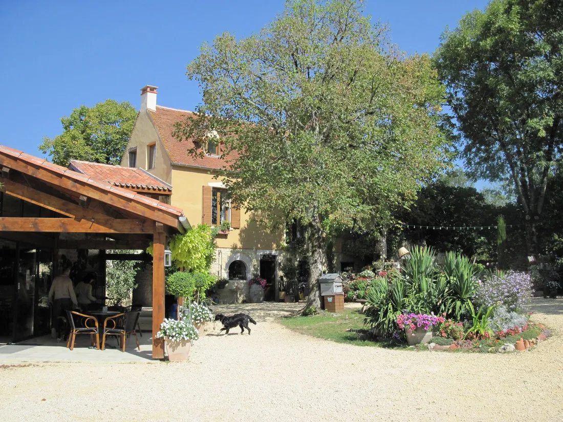 flower-camping-domaine-de-la-faurie-seniergues-tpyda