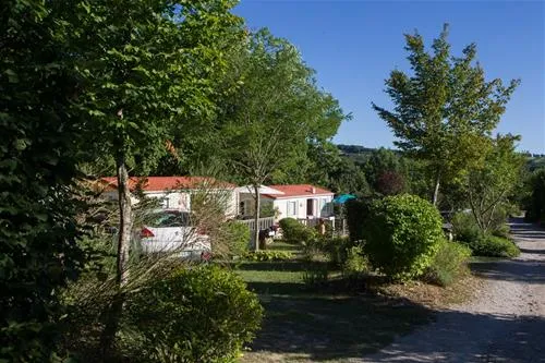 flower-camping-domaine-de-la-faurie-seniergues-xkvzp