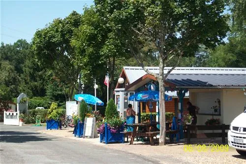 camping-municipal-robinson-la-guerche-sur-l-aubois-akrzs
