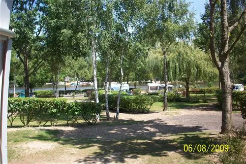 camping-municipal-robinson-la-guerche-sur-l-aubois-gfzct
