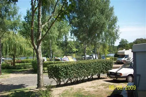 camping-municipal-robinson-la-guerche-sur-l-aubois-yymks