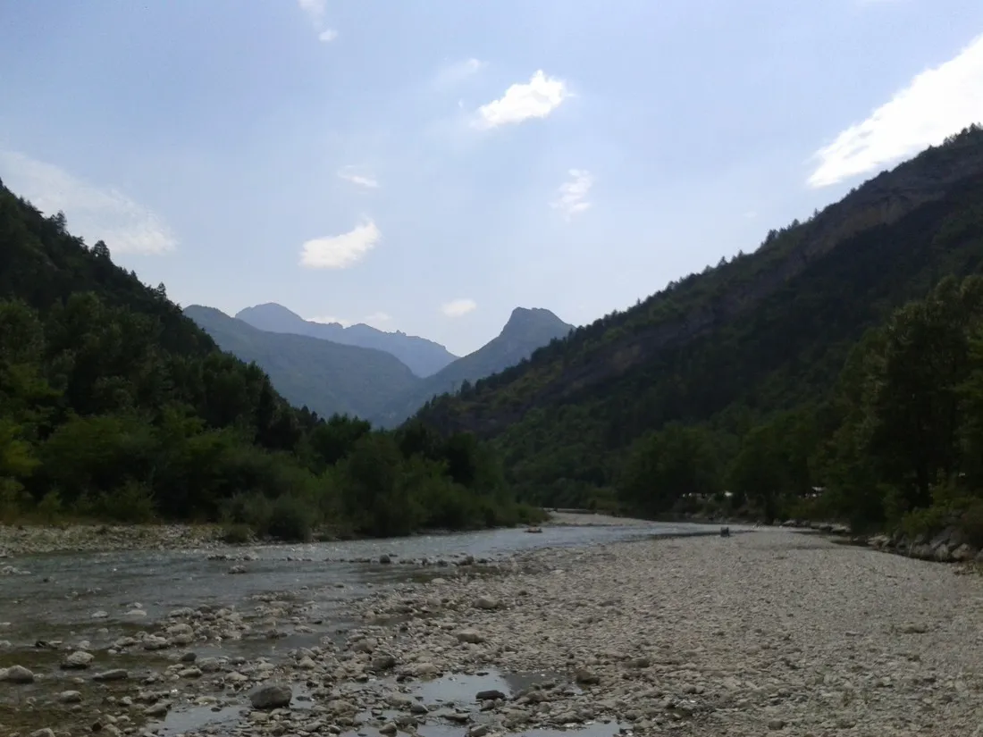 camping-les-acacias-drme-brx4i