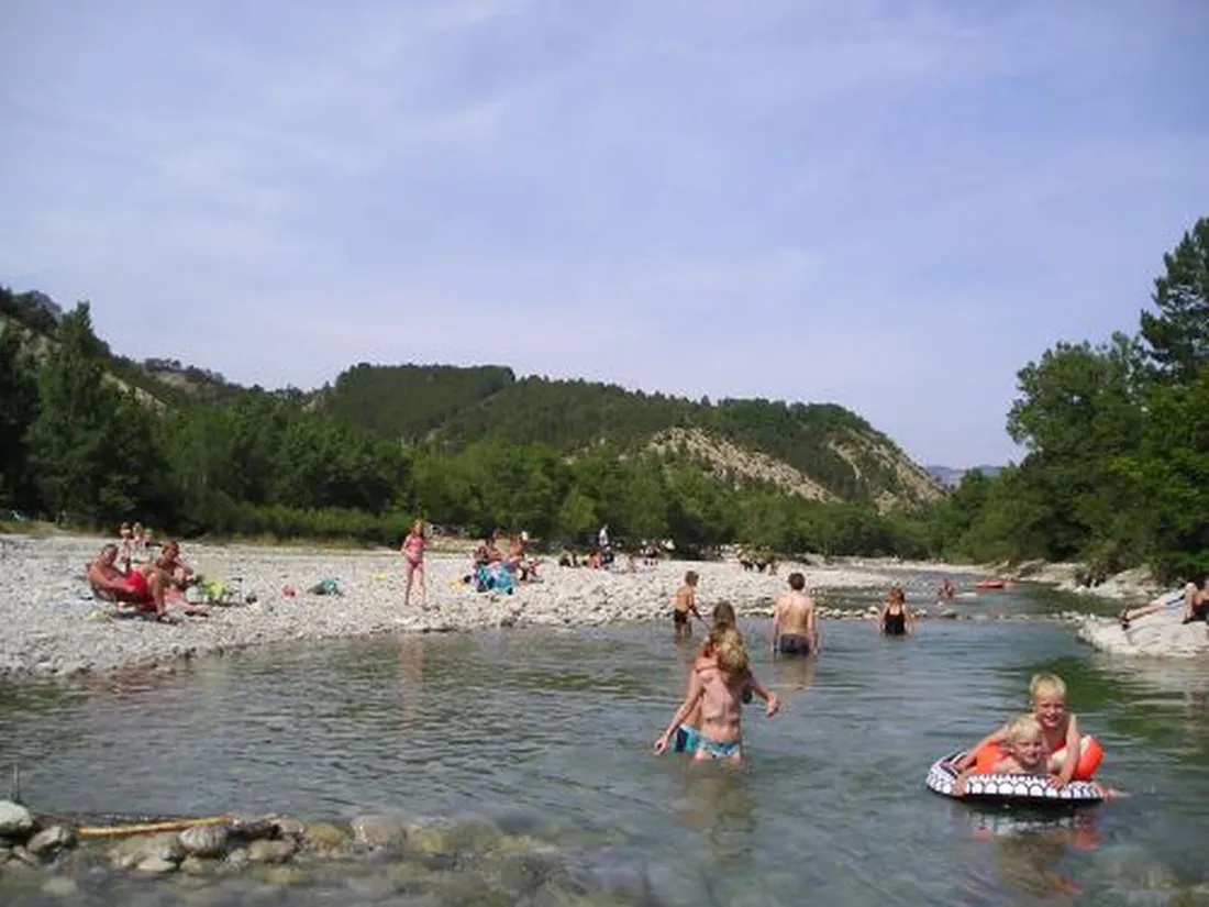camping-les-acacias-drme-k8dyq
