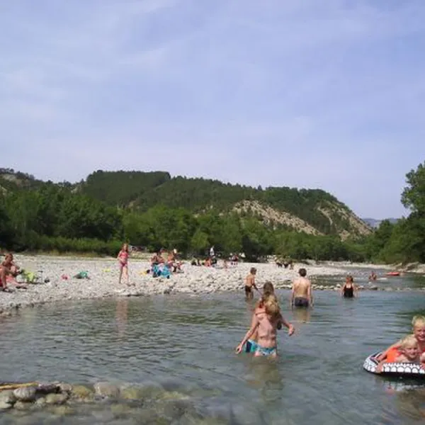 camping-les-acacias-drme-k8dyq
