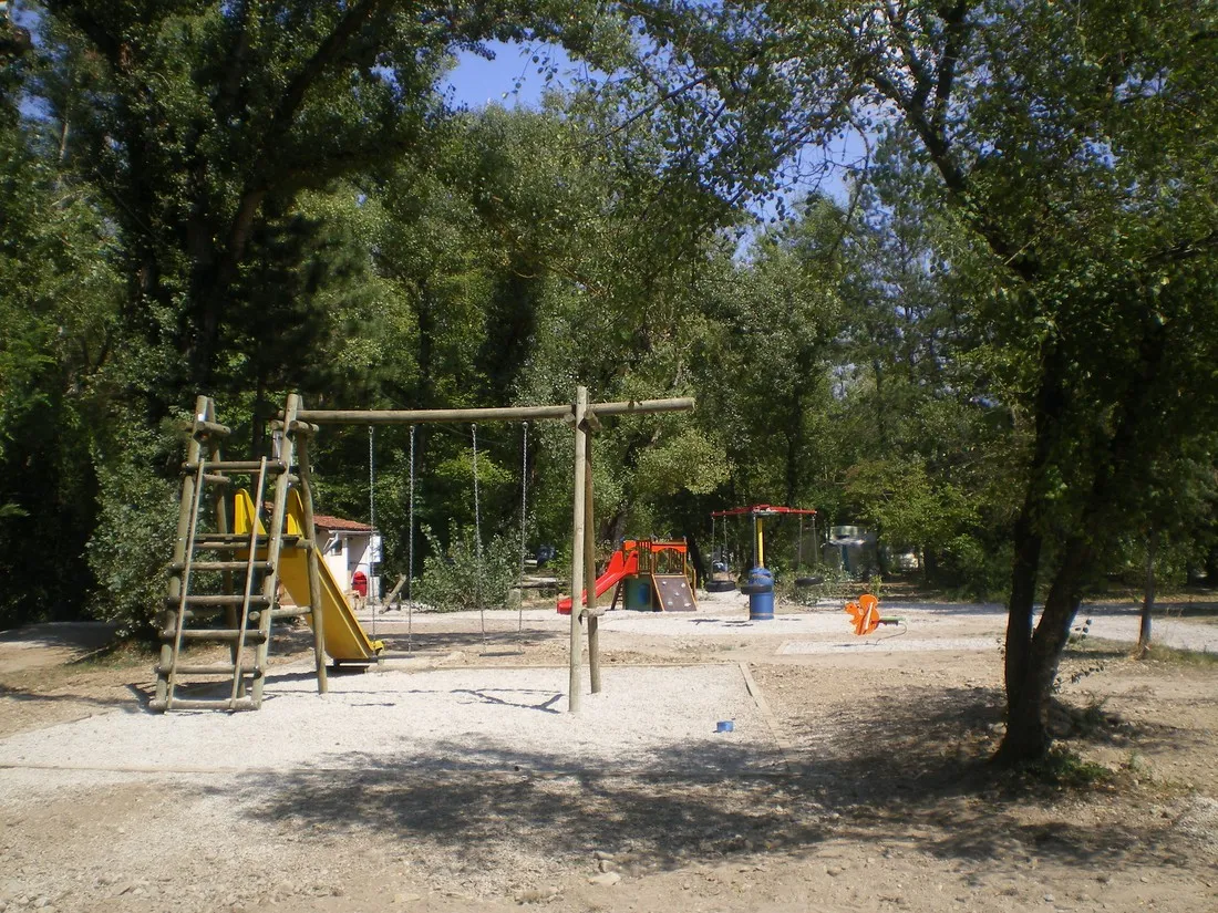 camping-les-acacias-drme-xk6xn