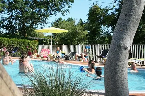 camping-les-embruns-camol-b9bcw
