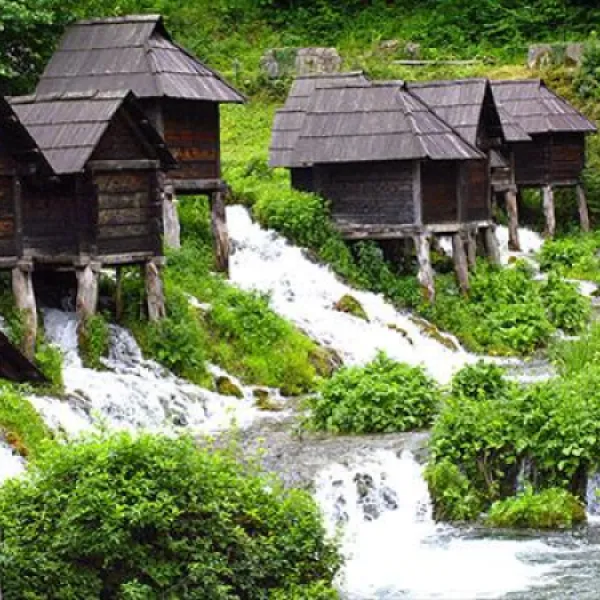 camping-plivsko-jezero-jajce-yzsqe