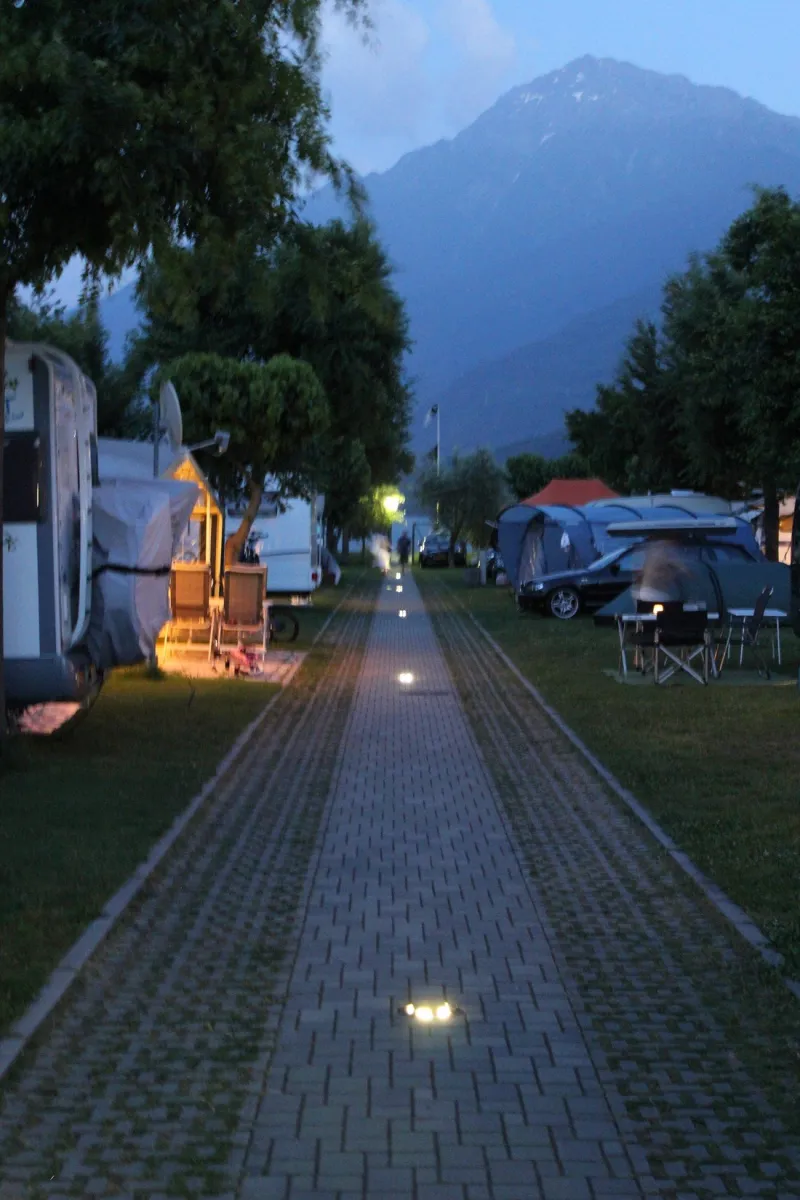 camping-magic-lake-dongo-4xk89
