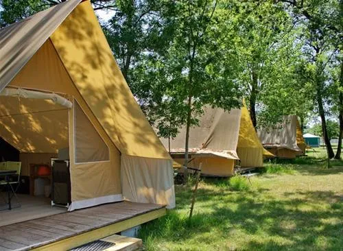 flower-camping-le-lidon-saint-hilaire-la-palud-yfffa