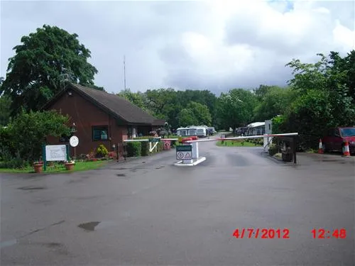 camping-and-caravanning-club-site-hertford-hertford-u70xs