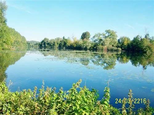 camping-le-pont-rouge-et-les-vignes-chipilly-ufxk3