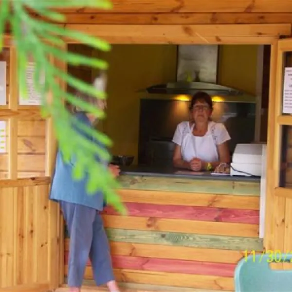 camping-le-pont-rouge-et-les-vignes-chipilly-wrsju