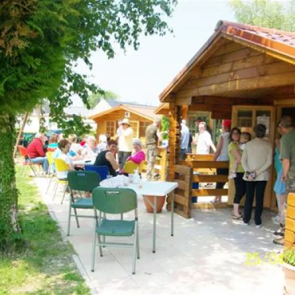 camping-le-pont-rouge-et-les-vignes-chipilly-zrmvj