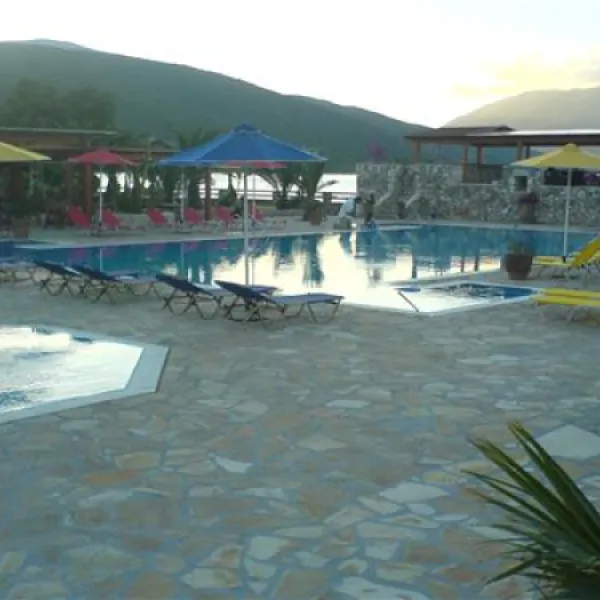 camping-karavomilos-beach-sami-oznjo