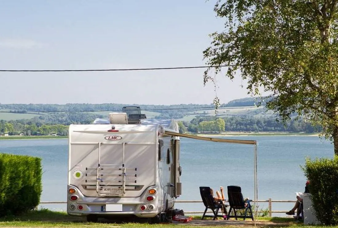 camping-du-lac-de-panthier-vandenesse-en-auxois-fbyd3