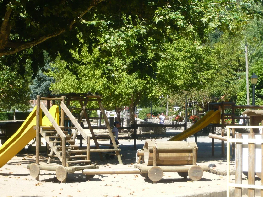 camping-de-retourtour-ardche-akusa