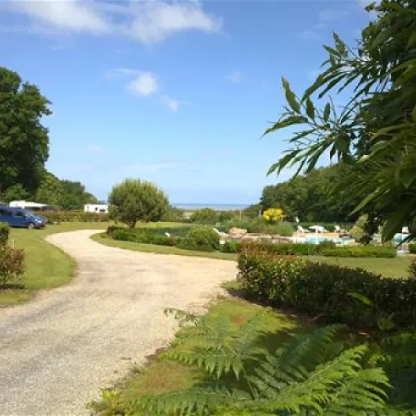 camping-le-balcon-de-la-baie-saint-marcan-uofma