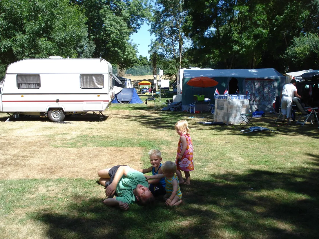 slow-camp-loire-vallee-les-ponts-de-ce-maine-et-loire-fp0kw