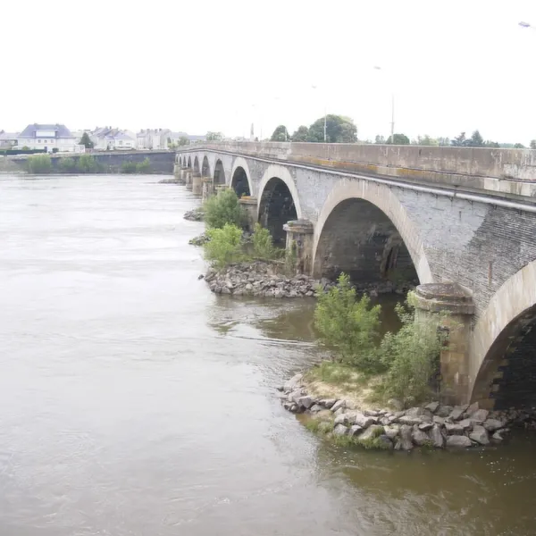 slow-camp-loire-vallee-les-ponts-de-ce-maine-et-loire-wyxat