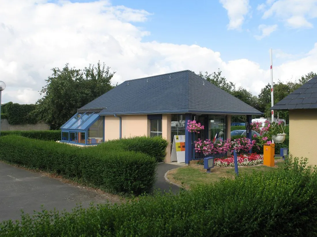 municipal-sous-les-pommiers-trevieres-gntsg