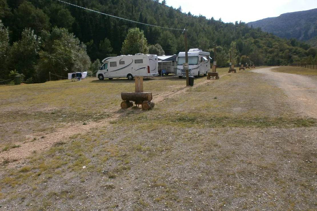 auto-camp-heaven-in-nature-stolac-b3nvf