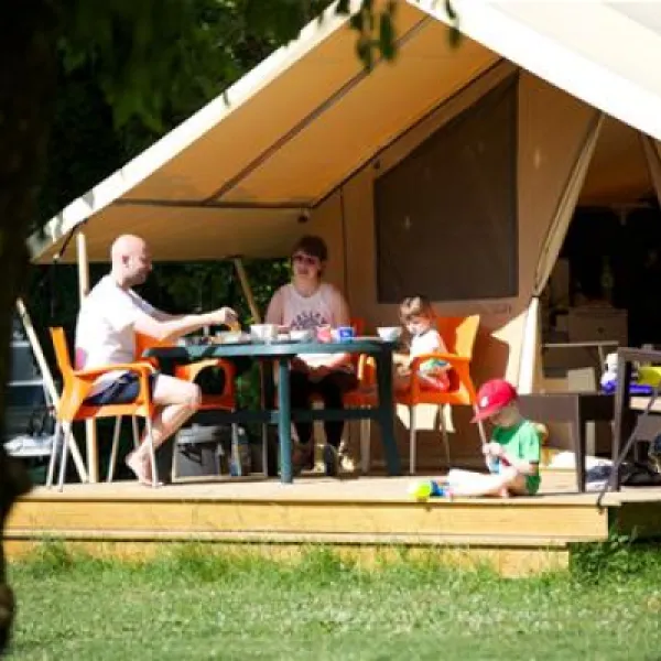 camping-le-paradis-saint-lon-sur-vzre-kpinp
