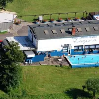 knaus-campingpark-moselburgen-burgenmosel-4f7nj