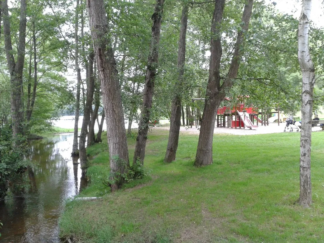 camping-municipal-du-lac-neris-les-bains-b2ztp