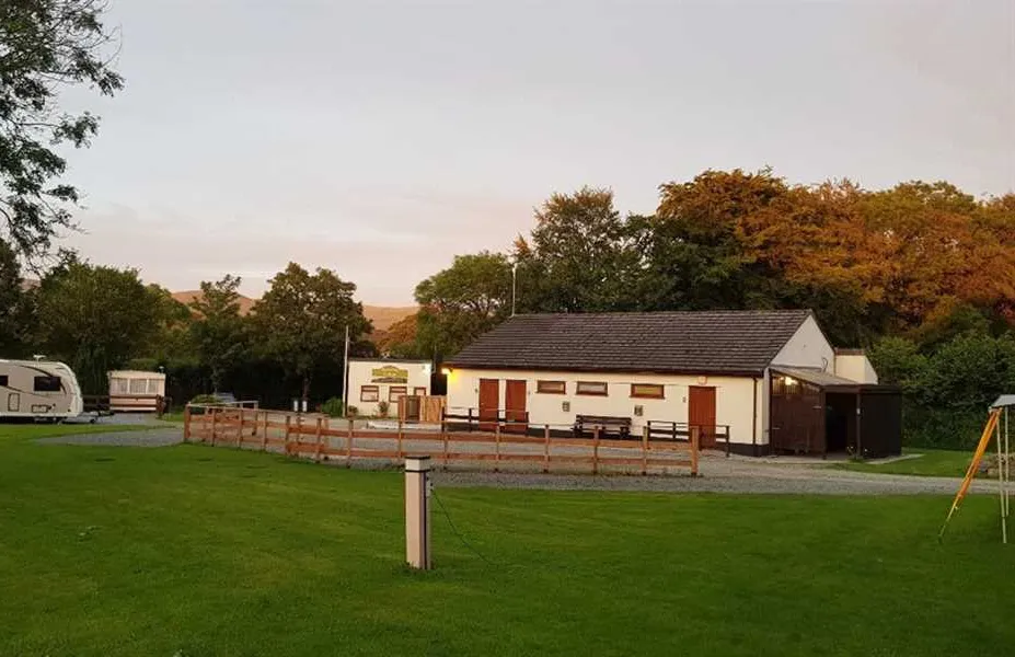 camping-caravanning-club-site-lydford-okehampton-upfdv