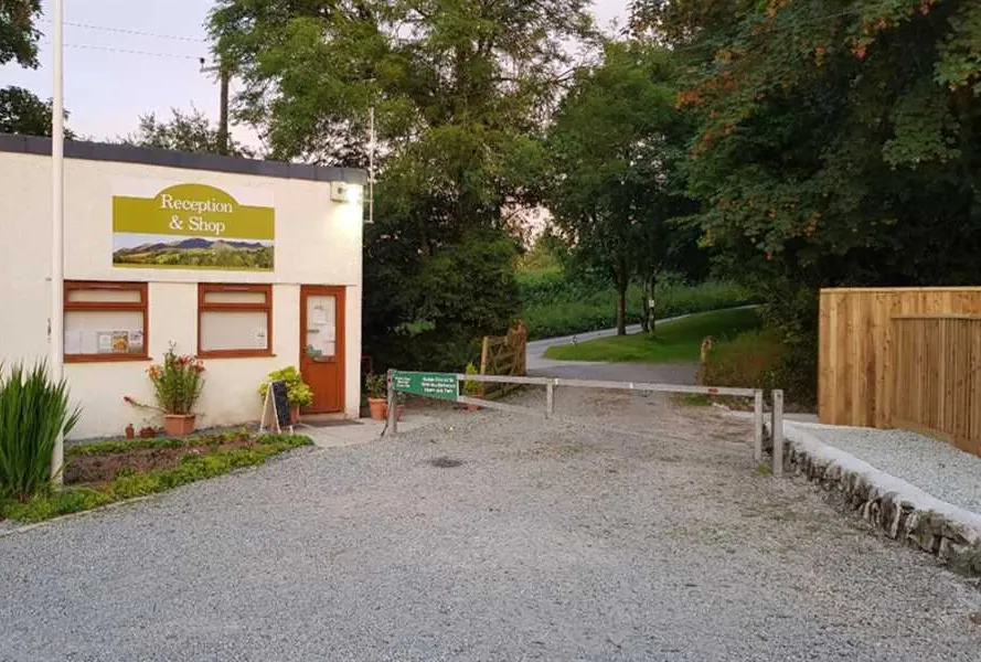 camping-caravanning-club-site-lydford-okehampton-vx1v2