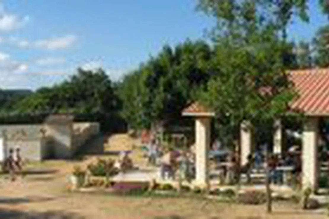 camping-municipal-de-st-michel-de-chabrillanoux-st-michel-de-chabrillanoux-irvev
