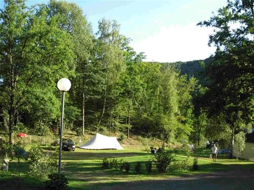 camping-pont-du-rouffet-saint-martin-cantales-qsjrj