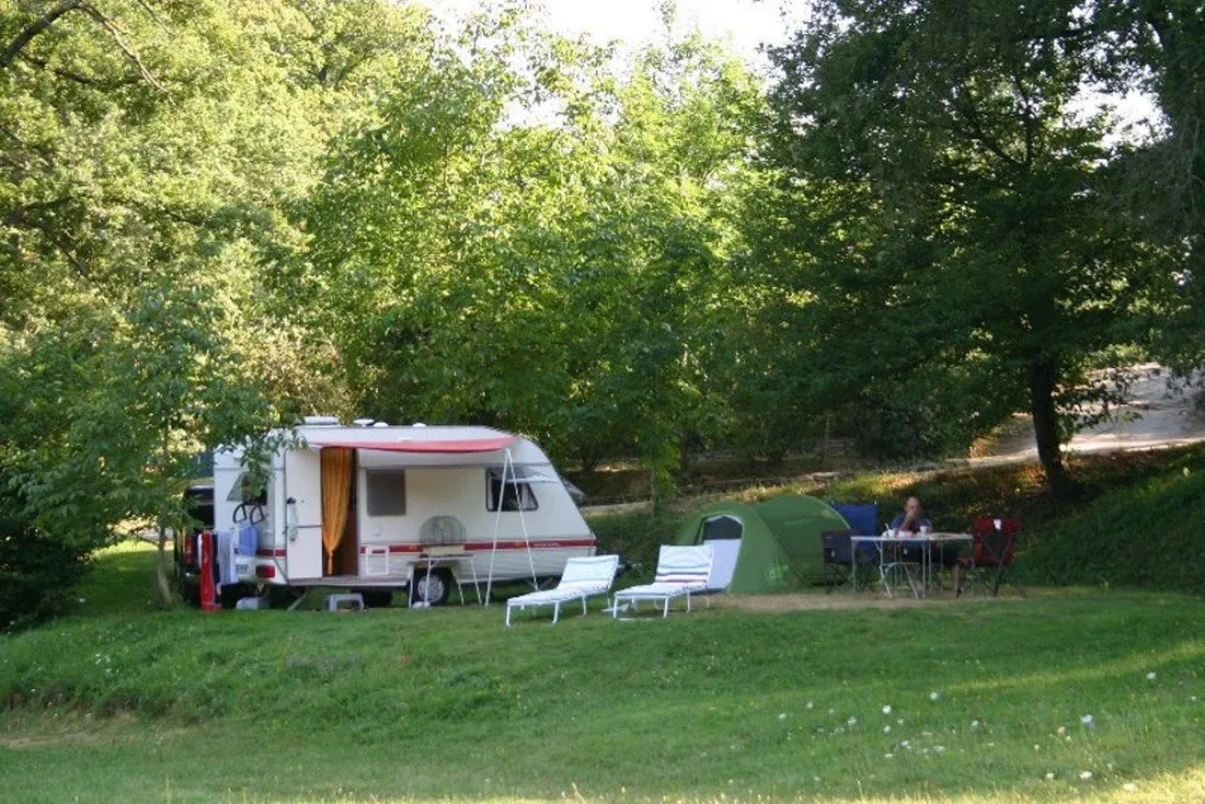 camping-la-serre-aigues-vives-feghq