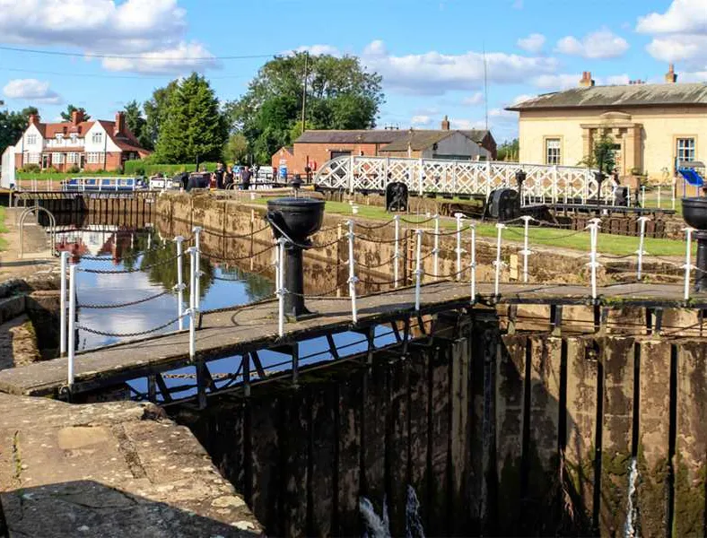 campsite-naburn-locks-york-x4rty