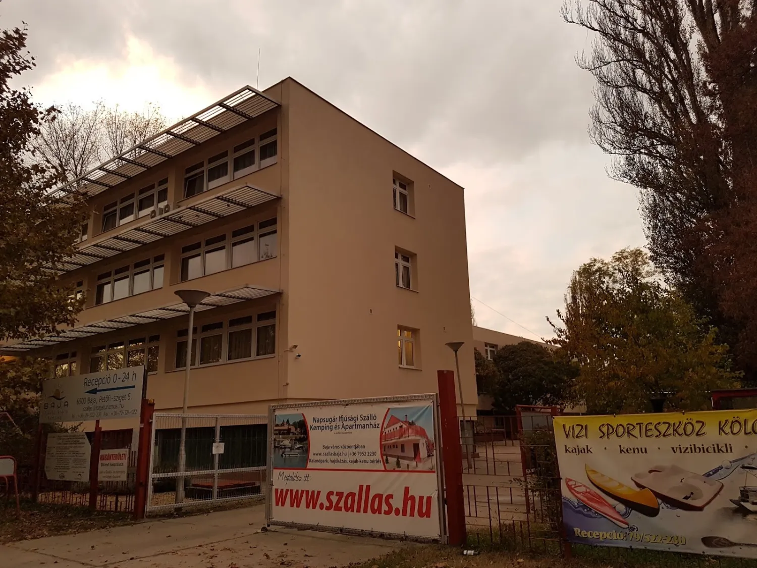 ifjsgi-szll-s-kemping-baja-jiup4