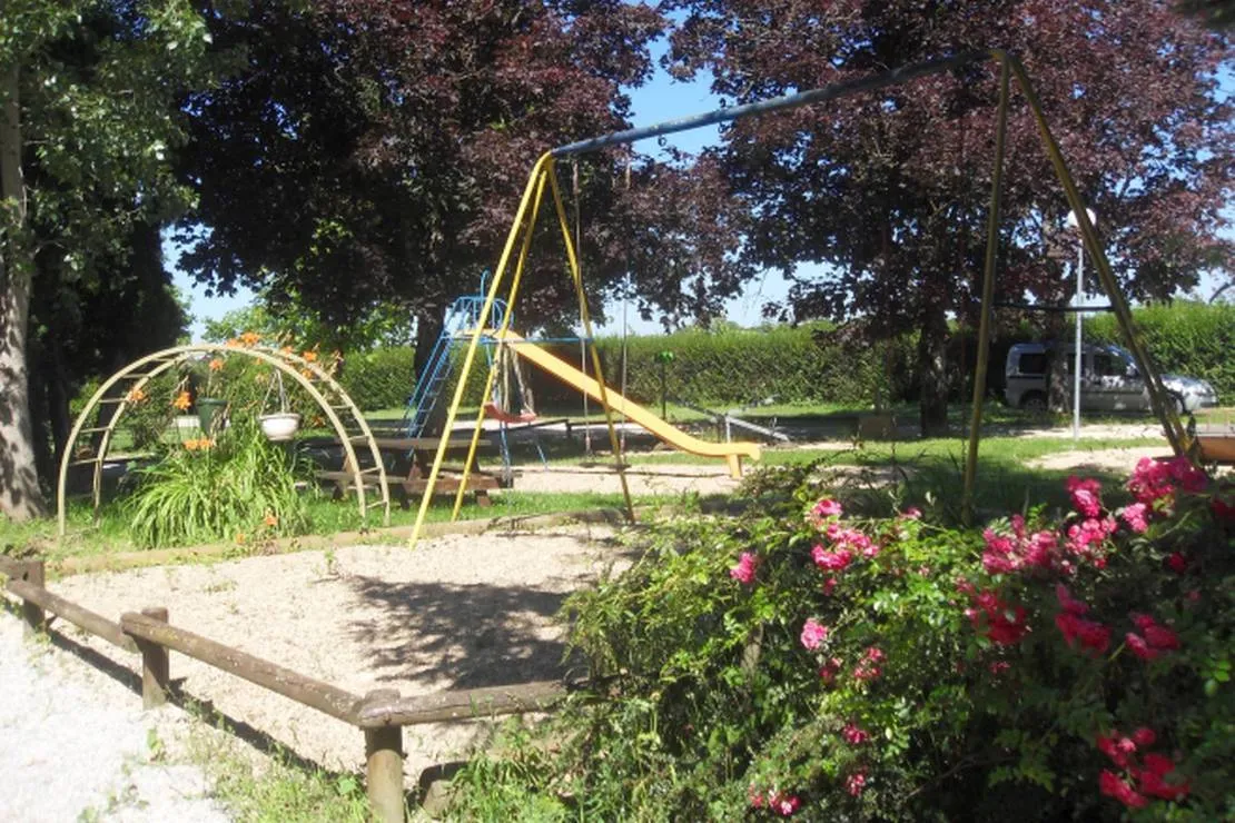 camping-municipal-les-peupliers-fraisans-dtgsw