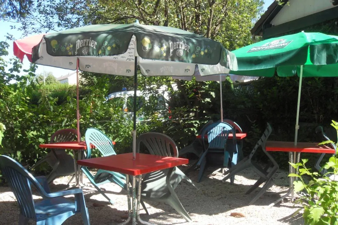 camping-municipal-les-peupliers-fraisans-fwvvj