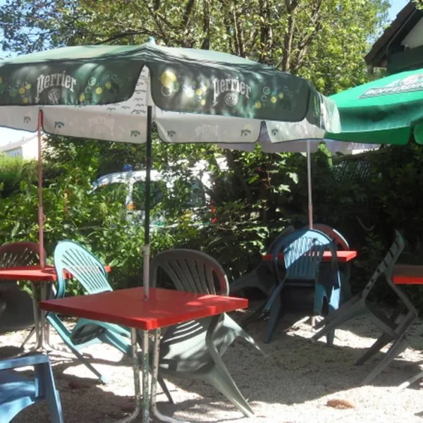 camping-municipal-les-peupliers-fraisans-fwvvj