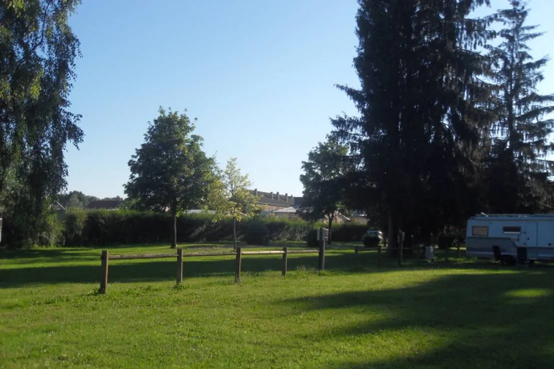 camping-municipal-les-peupliers-fraisans-fzpip