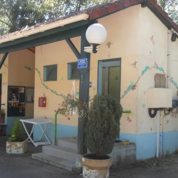 camping-municipal-les-peupliers-fraisans-q7l8w