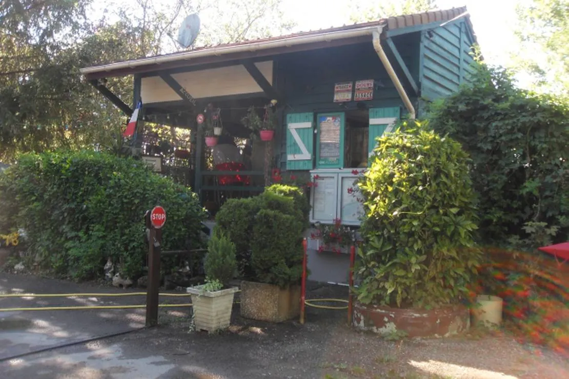 camping-municipal-les-peupliers-fraisans-qzhw7