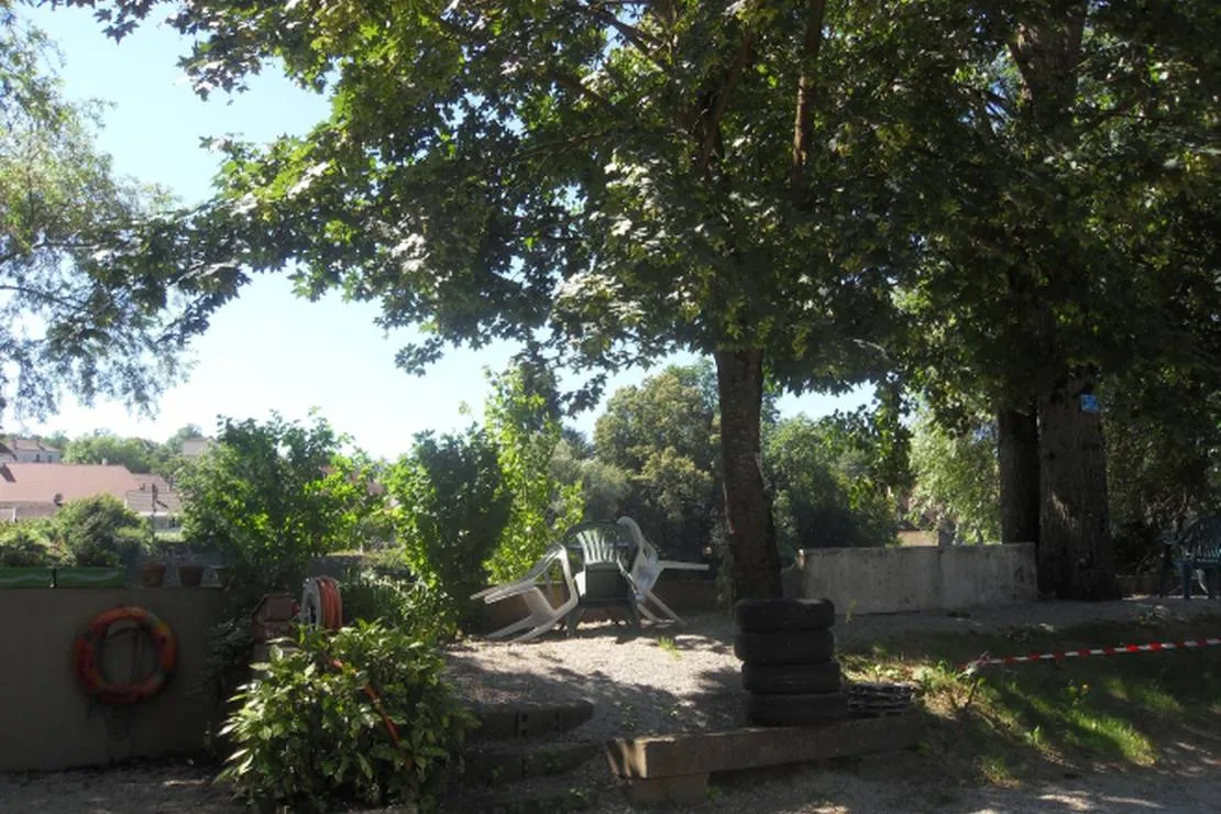 camping-municipal-les-peupliers-fraisans-sule8