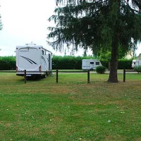 camping-municipal-les-peupliers-fraisans-uhrmi