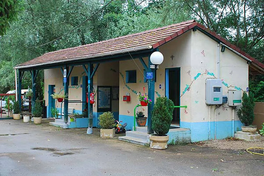 camping-municipal-les-peupliers-fraisans-xwsem